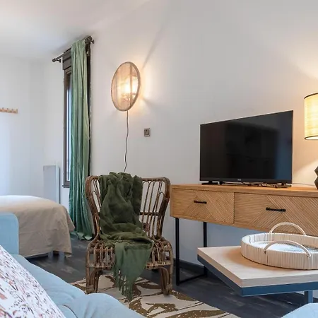 Le Baudis - Grand Avec Coin Nuit Et Parking Apartmán