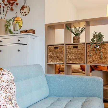 Le Baudis - Grand Avec Coin Nuit Et Parking *