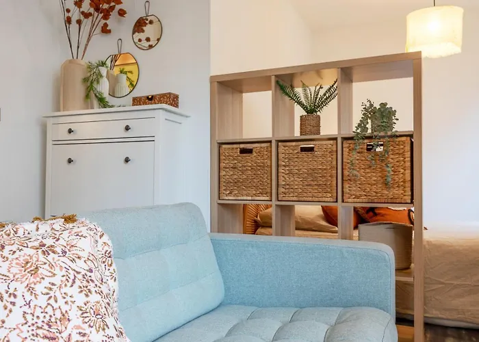 Le Baudis - Grand Avec Coin Nuit Et Parking *